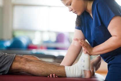 Sports Medicine Doctor in Treating Fractures